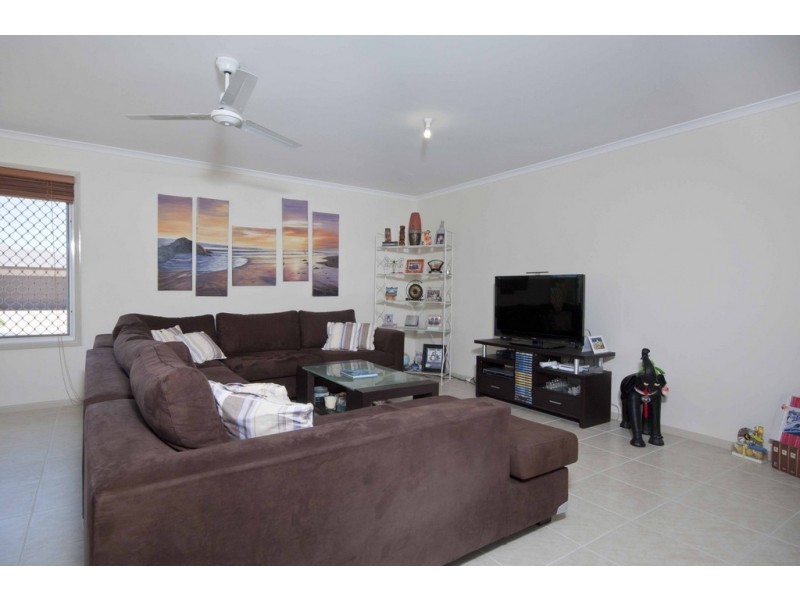 20 Kanangra Cres, Pacific Pines QLD 4211