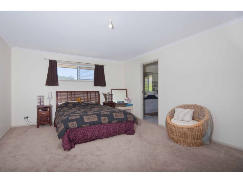 20 Kanangra Cres, Pacific Pines QLD 4211