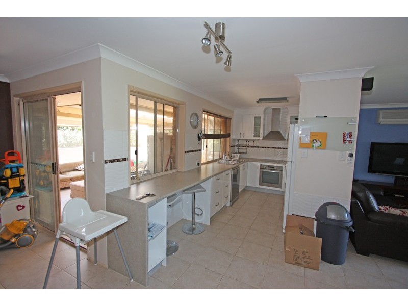 6 PINEBARK AVE, Oxenford QLD 4210