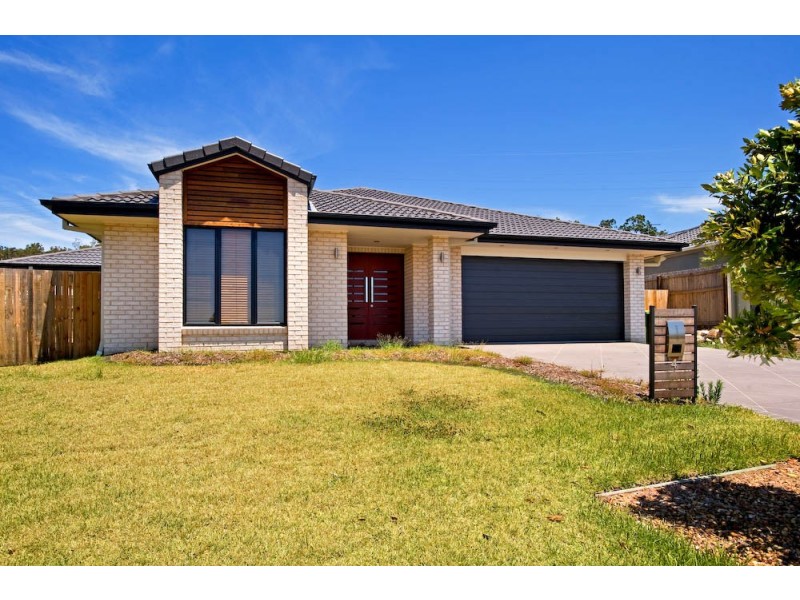 4 Roper Street, Pacific Pines QLD 4211