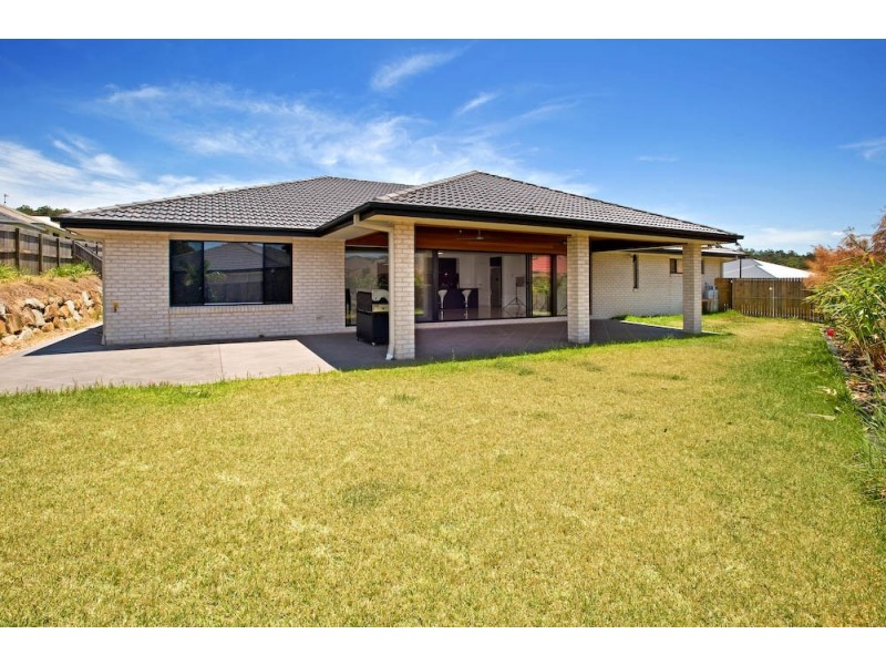 4 Roper Street, Pacific Pines QLD 4211