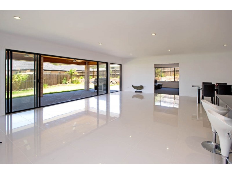 4 Roper Street, Pacific Pines QLD 4211