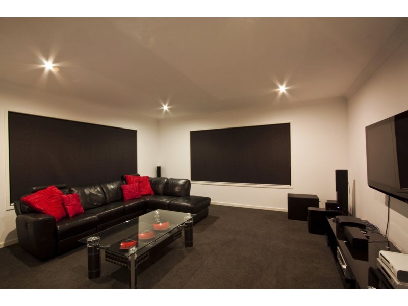 4 Roper Street, Pacific Pines QLD 4211