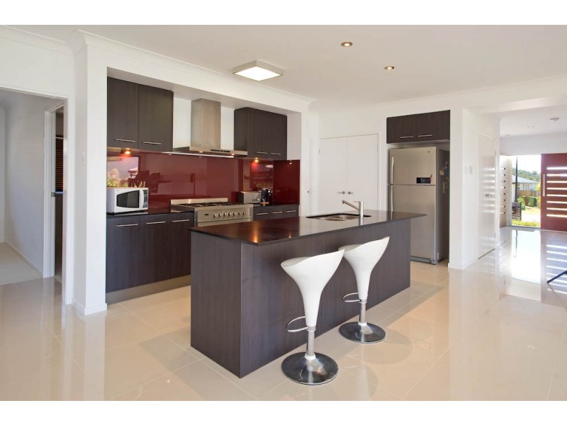 4 Roper Street, Pacific Pines QLD 4211