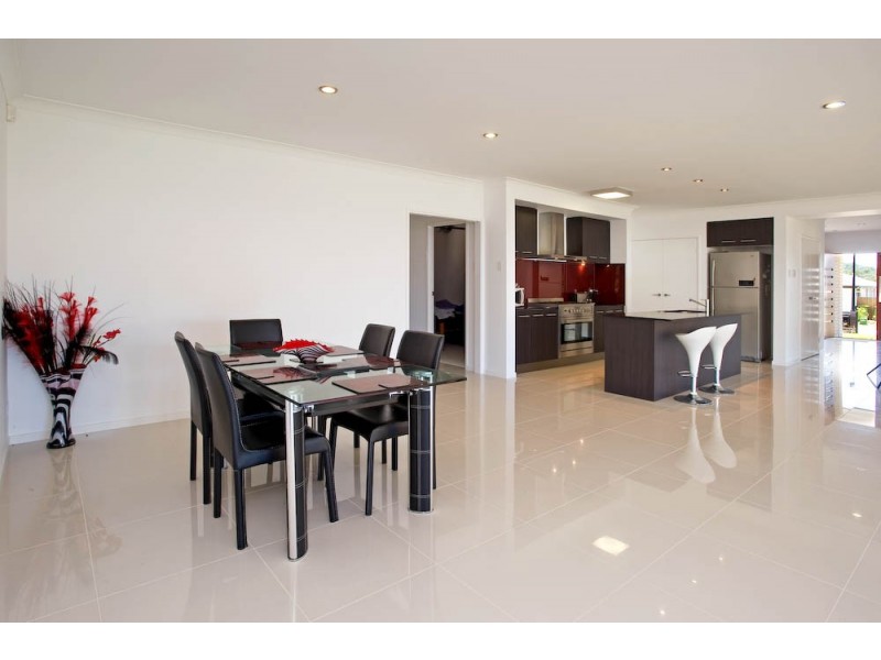 4 Roper Street, Pacific Pines QLD 4211