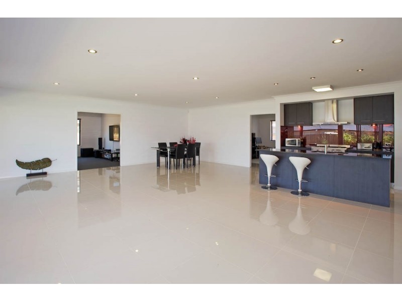 4 Roper Street, Pacific Pines QLD 4211