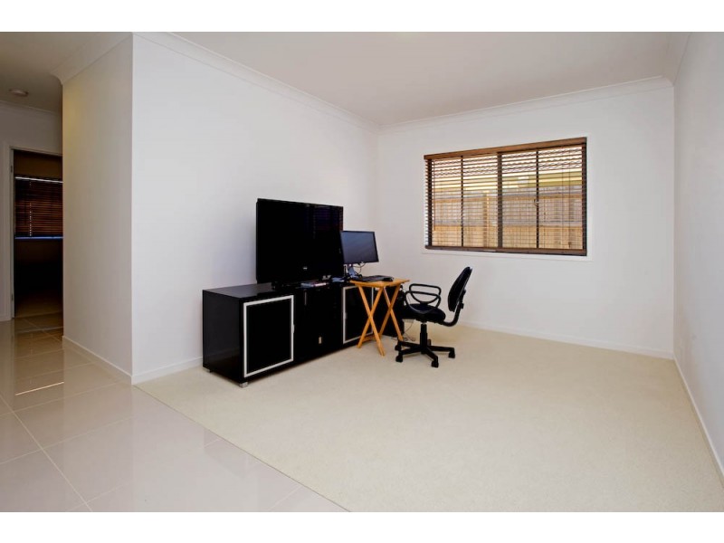 4 Roper Street, Pacific Pines QLD 4211