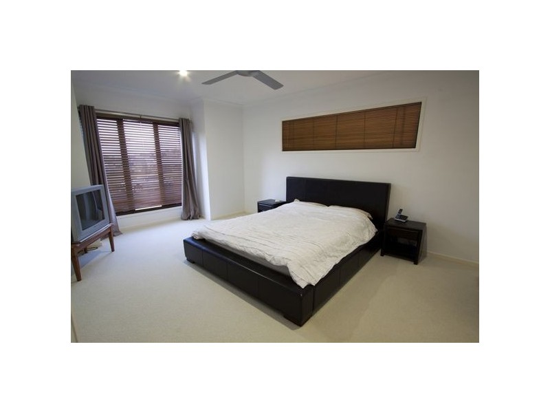 4 Roper Street, Pacific Pines QLD 4211