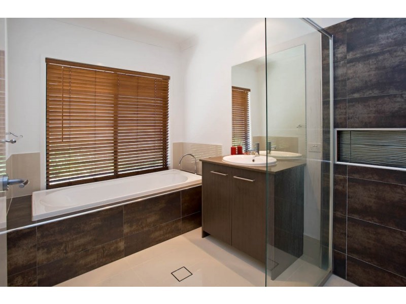 4 Roper Street, Pacific Pines QLD 4211