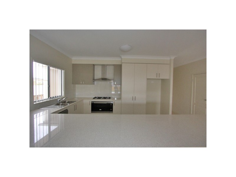 39 FORTESCUE ST, Pacific Pines QLD 4211