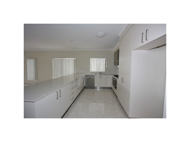 39 FORTESCUE ST, Pacific Pines QLD 4211