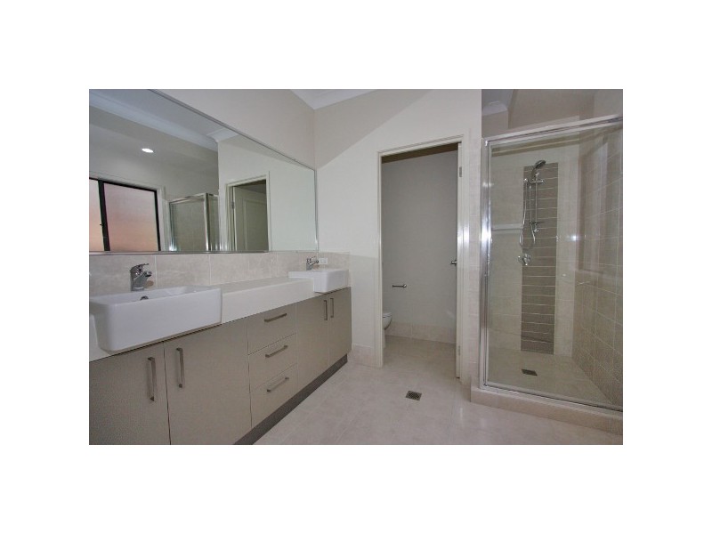 39 FORTESCUE ST, Pacific Pines QLD 4211