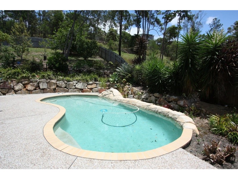 17  Soward Ct, Pacific Pines QLD 4211