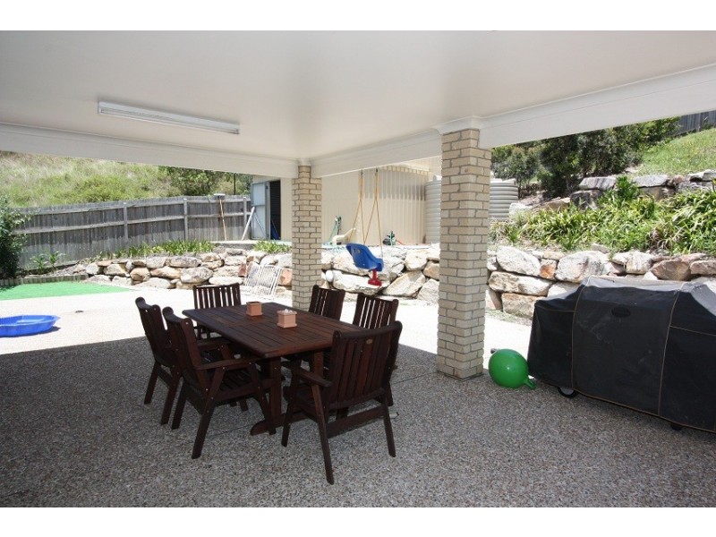 17  Soward Ct, Pacific Pines QLD 4211