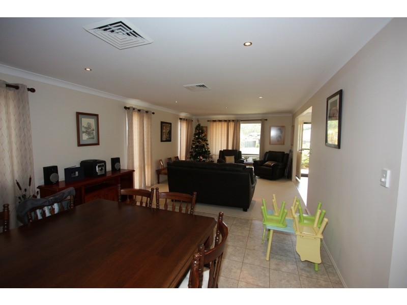 17  Soward Ct, Pacific Pines QLD 4211