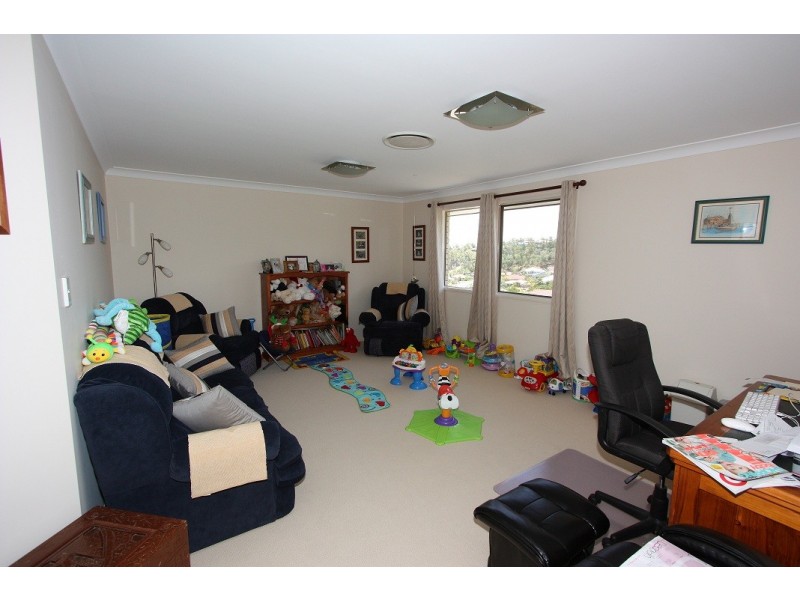 17  Soward Ct, Pacific Pines QLD 4211