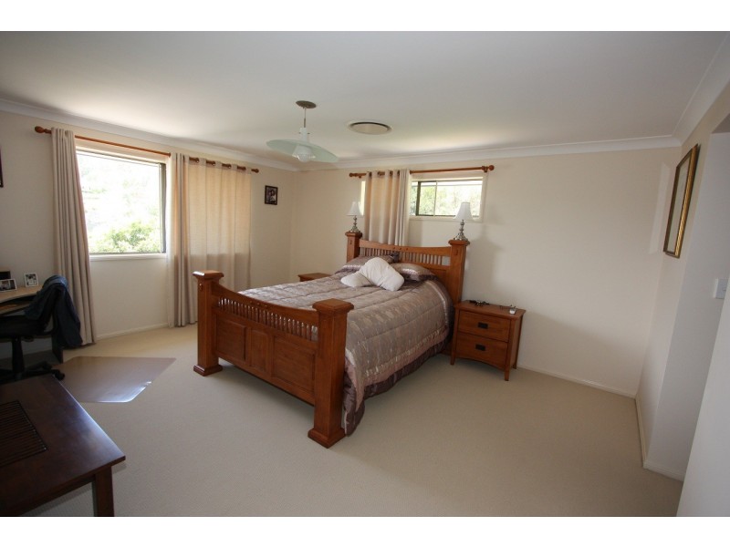 17  Soward Ct, Pacific Pines QLD 4211