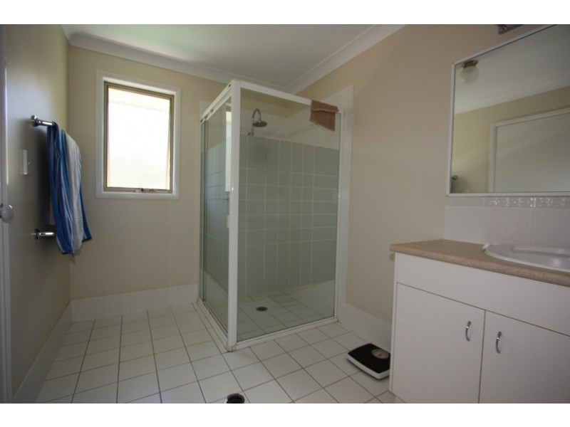 17  Soward Ct, Pacific Pines QLD 4211