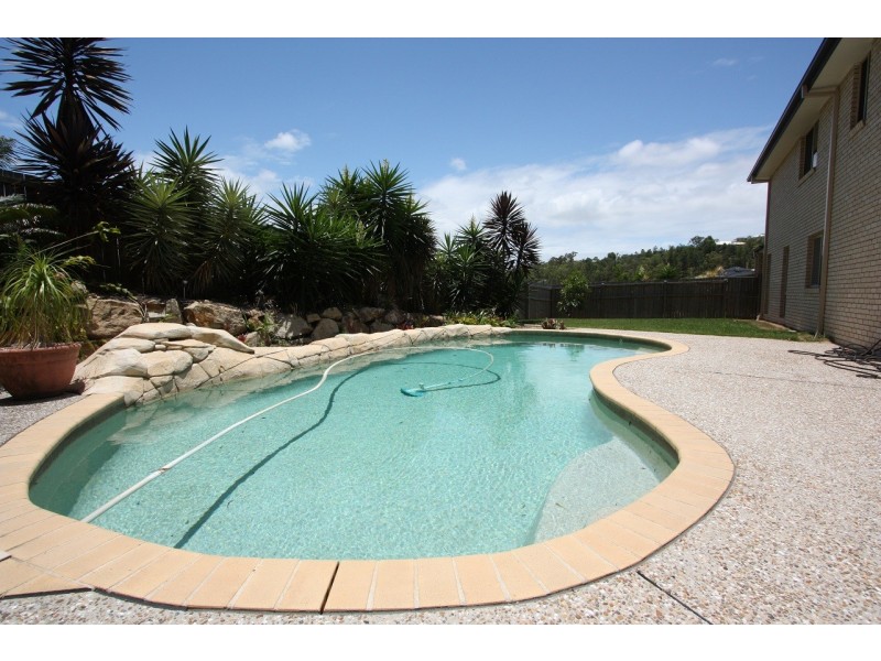 17  Soward Ct, Pacific Pines QLD 4211