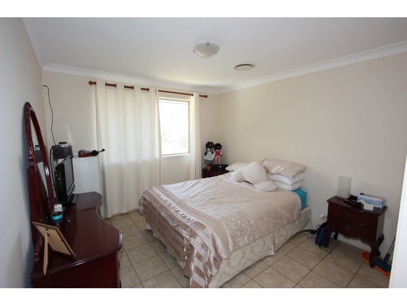 17  Soward Ct, Pacific Pines QLD 4211