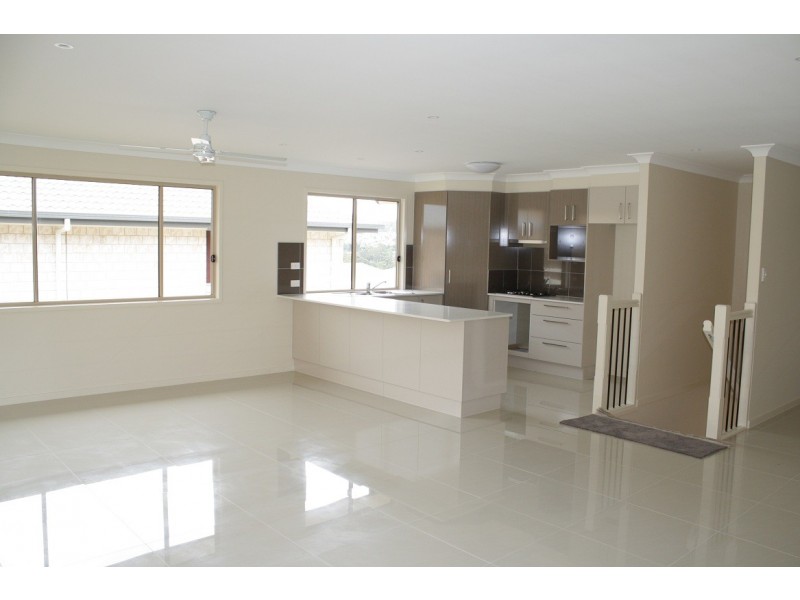 33  HADRIAN ST, Pacific Pines QLD 4211