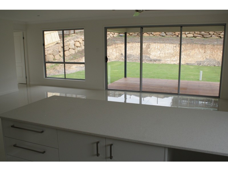 35 HADRIAN CR, Pacific Pines QLD 4211
