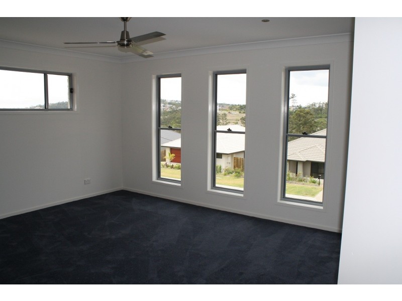 35 HADRIAN CR, Pacific Pines QLD 4211