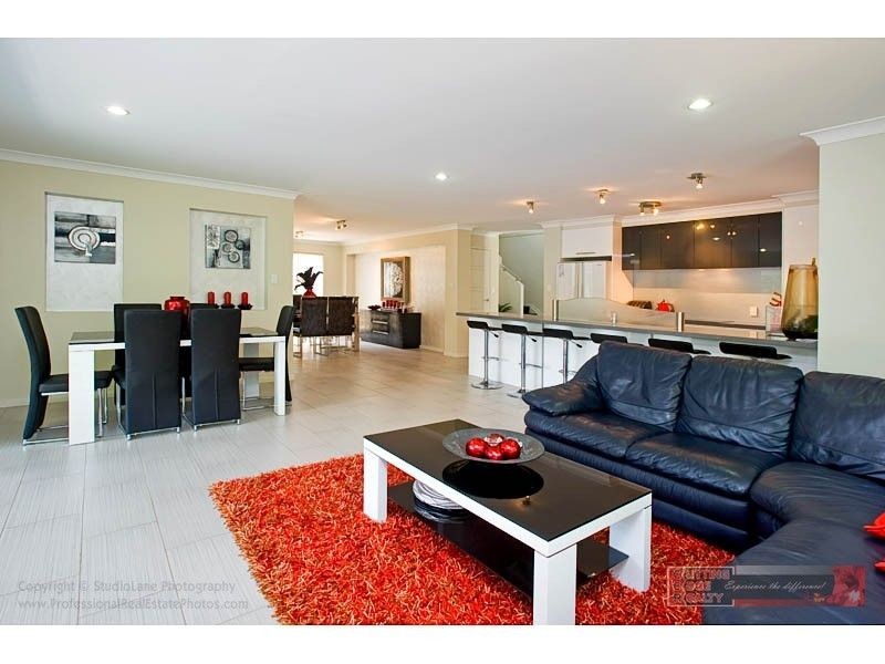 8 Twynam Mews, Pacific Pines QLD 4211