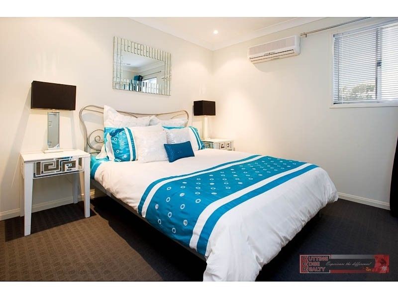 8 Twynam Mews, Pacific Pines QLD 4211