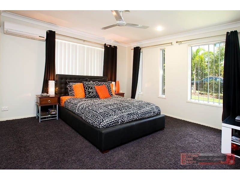 8 Twynam Mews, Pacific Pines QLD 4211