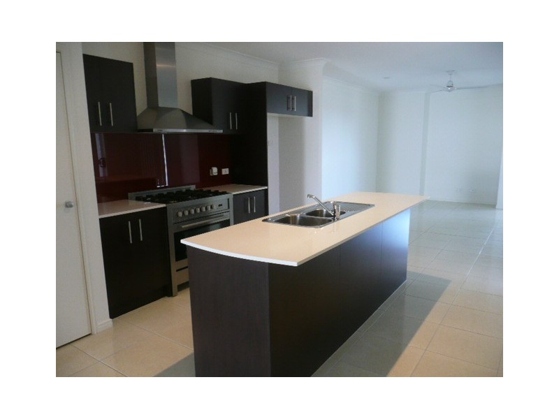 42 Macleay Circ, Upper Coomera QLD 4209