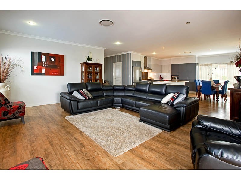 5 Drafters Cres, Maudsland QLD 4210