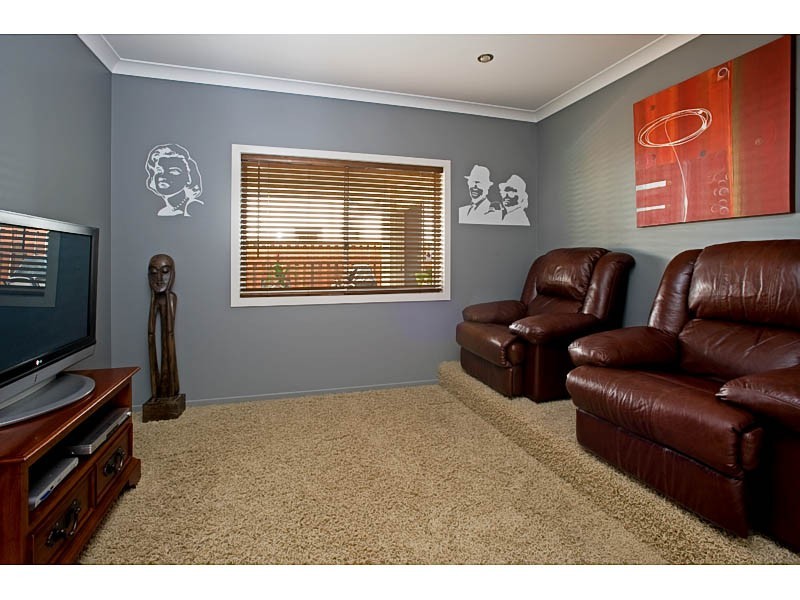 5 Drafters Cres, Maudsland QLD 4210