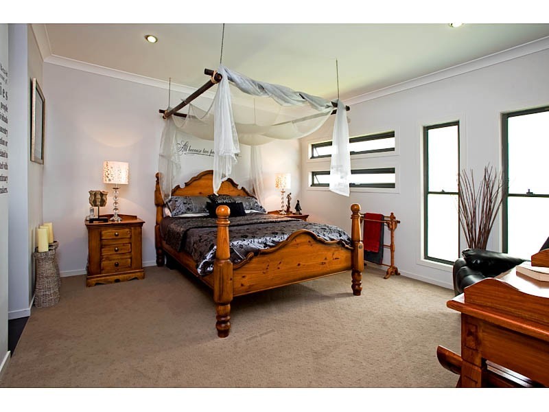 5 Drafters Cres, Maudsland QLD 4210