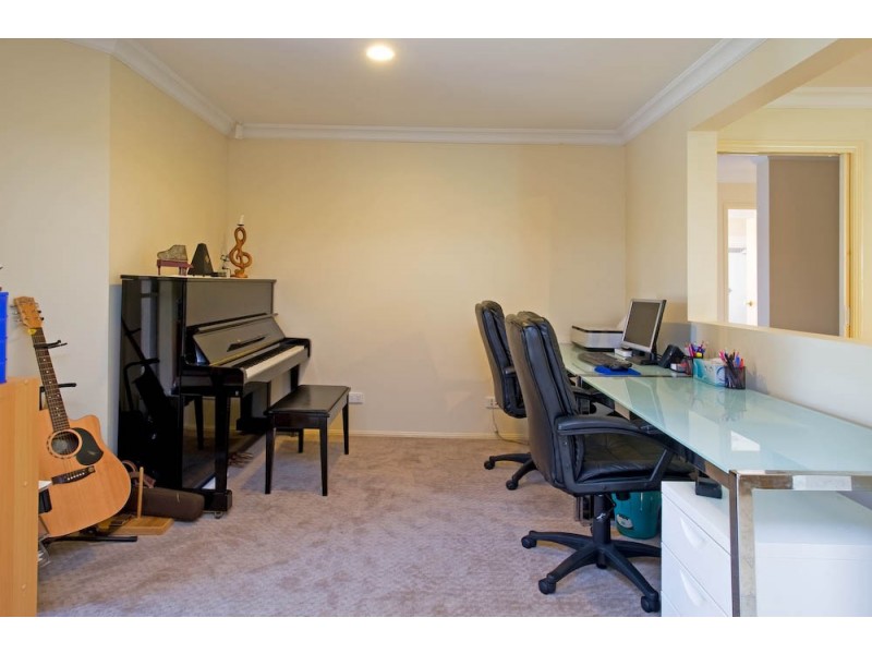 21 Catchlove St, Maudsland QLD 4210