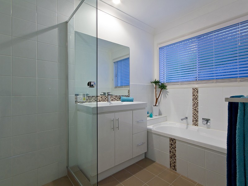 12 Mitaro Rise, Pacific Pines QLD 4211