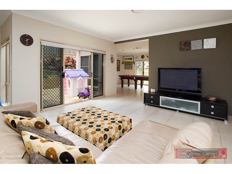 5 Minyon Court, Pacific Pines QLD 4211