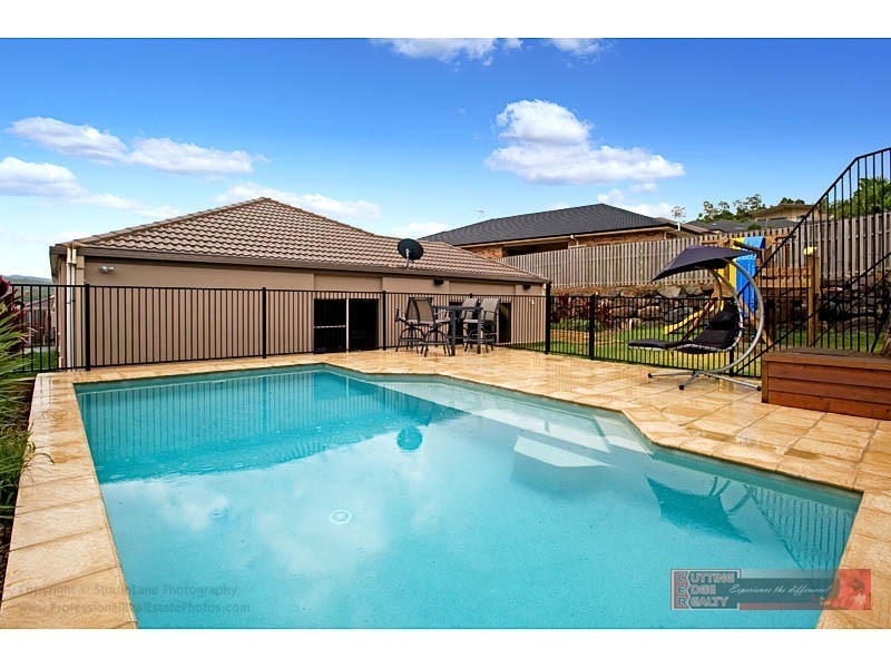 5 Minyon Court, Pacific Pines QLD 4211