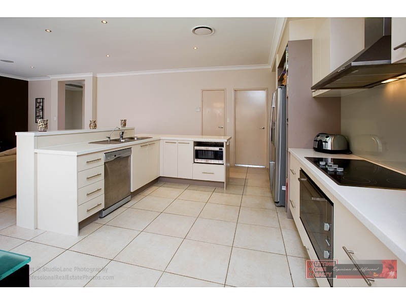 5 Minyon Court, Pacific Pines QLD 4211