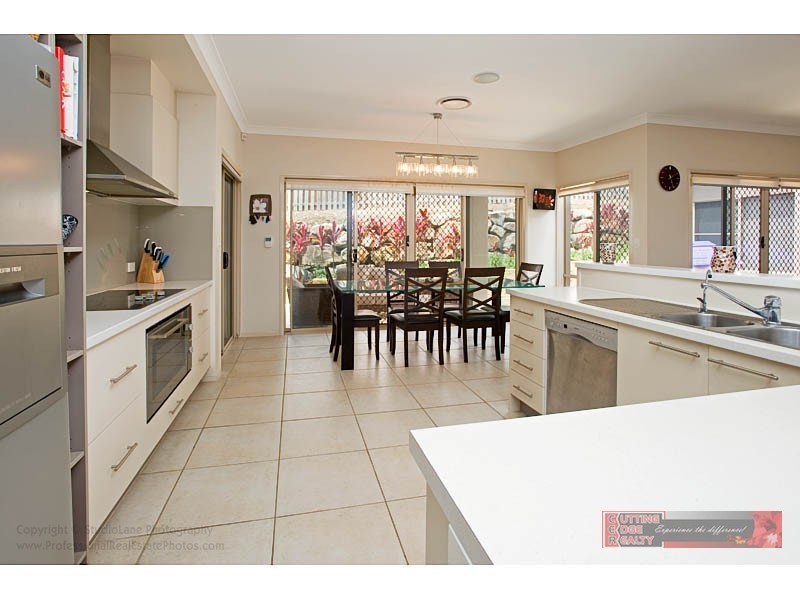 5 Minyon Court, Pacific Pines QLD 4211