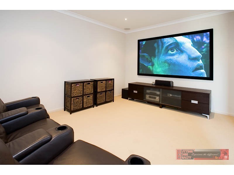 5 Minyon Court, Pacific Pines QLD 4211