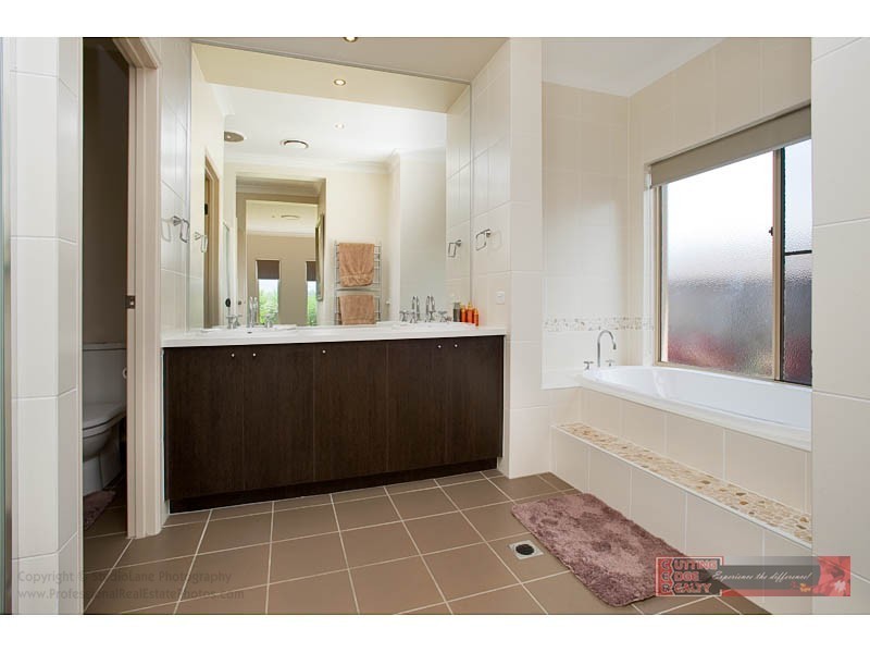 5 Minyon Court, Pacific Pines QLD 4211