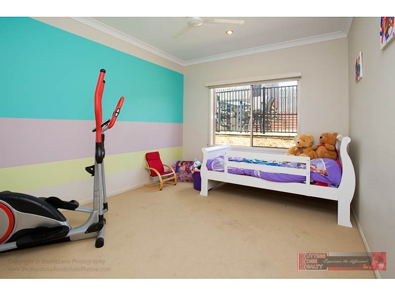 5 Minyon Court, Pacific Pines QLD 4211