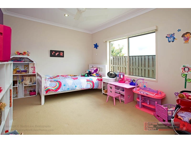 5 Minyon Court, Pacific Pines QLD 4211