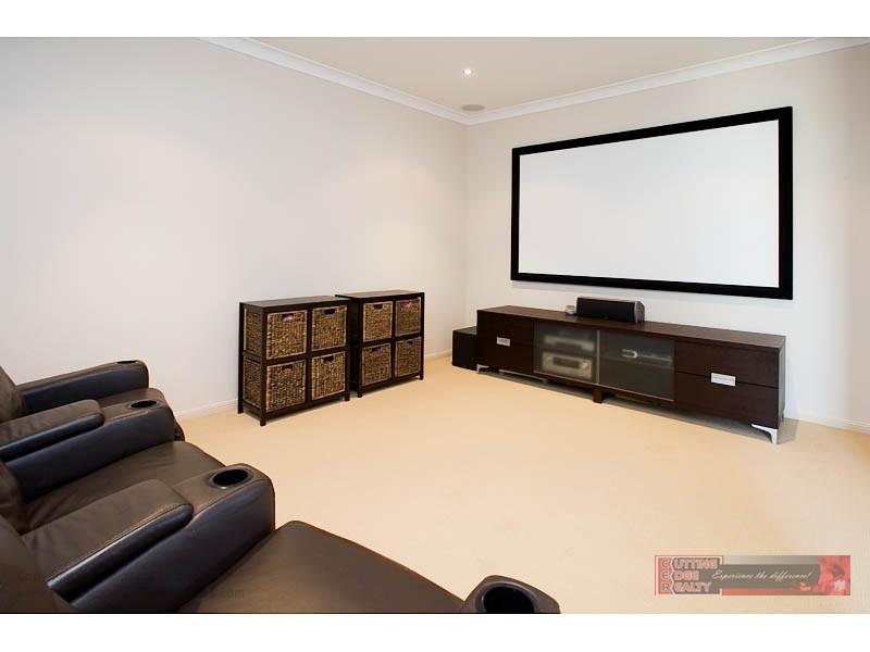 5 Minyon Court, Pacific Pines QLD 4211