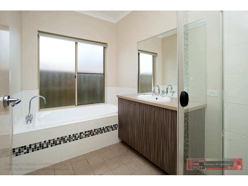 5 Minyon Court, Pacific Pines QLD 4211