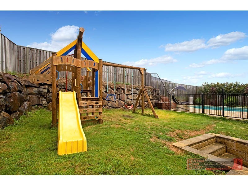 5 Minyon Court, Pacific Pines QLD 4211