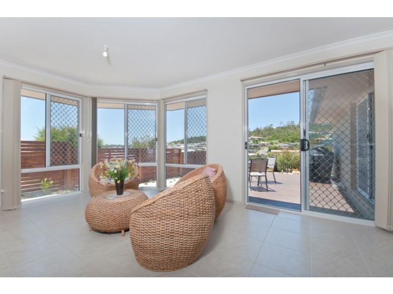 20 Kanangra Cres, Pacific Pines QLD 4211