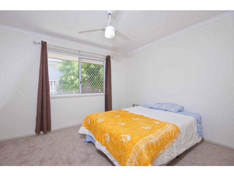 20 Kanangra Cres, Pacific Pines QLD 4211