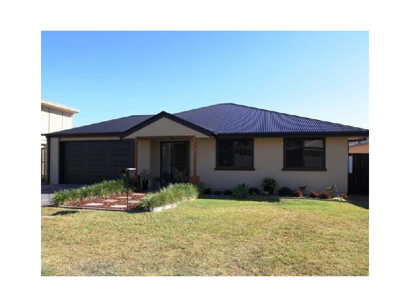 11 TENANT ST, Pacific Pines QLD 4211